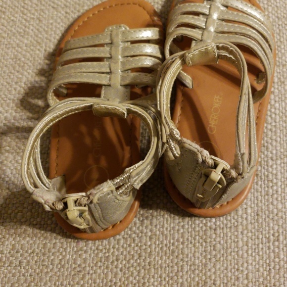 Cherokee toddler  size 7 gold - Picture 2 of 2